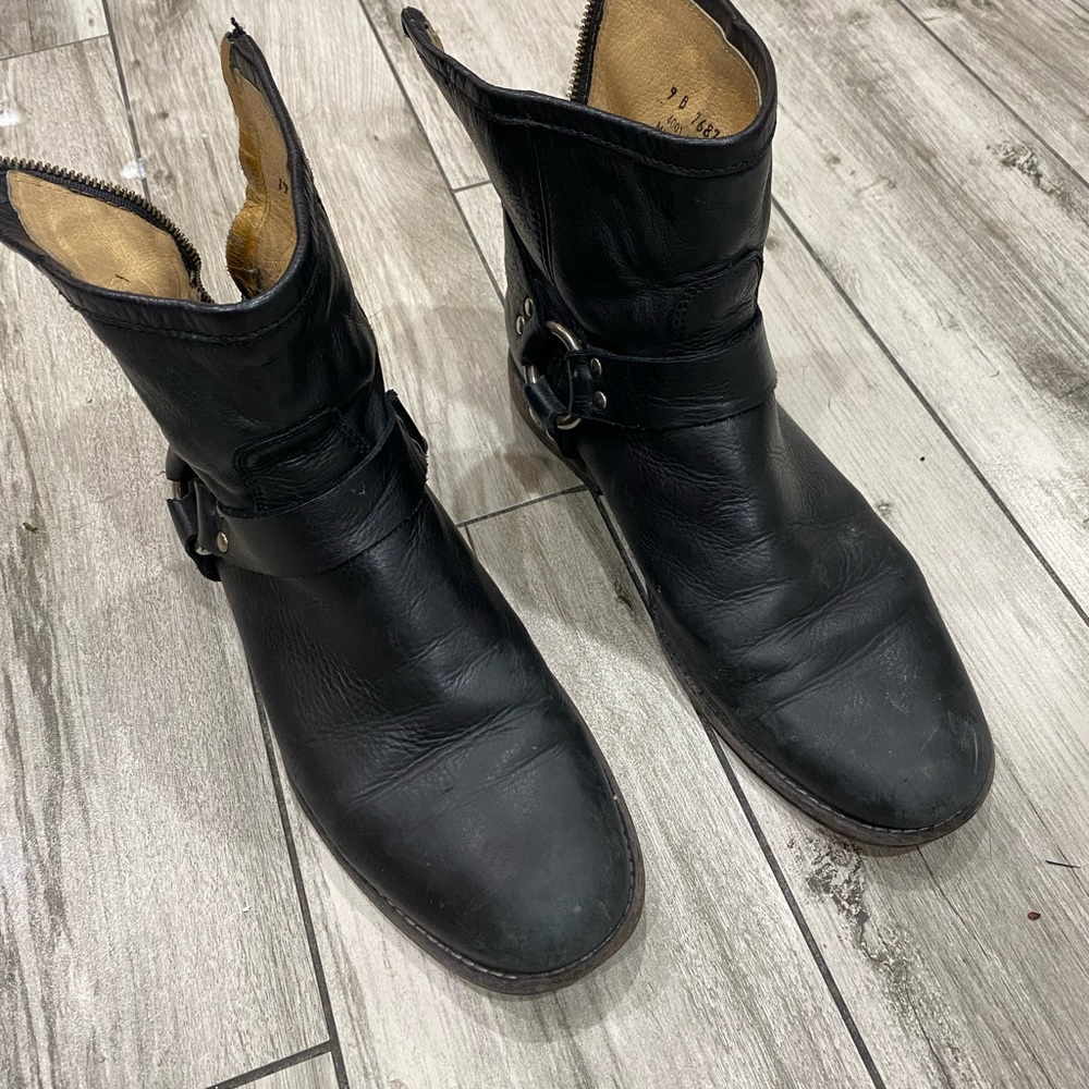 Frye ankle boots size 9